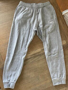 Nike Club Men's Training Joggers, Light Gray, Size M